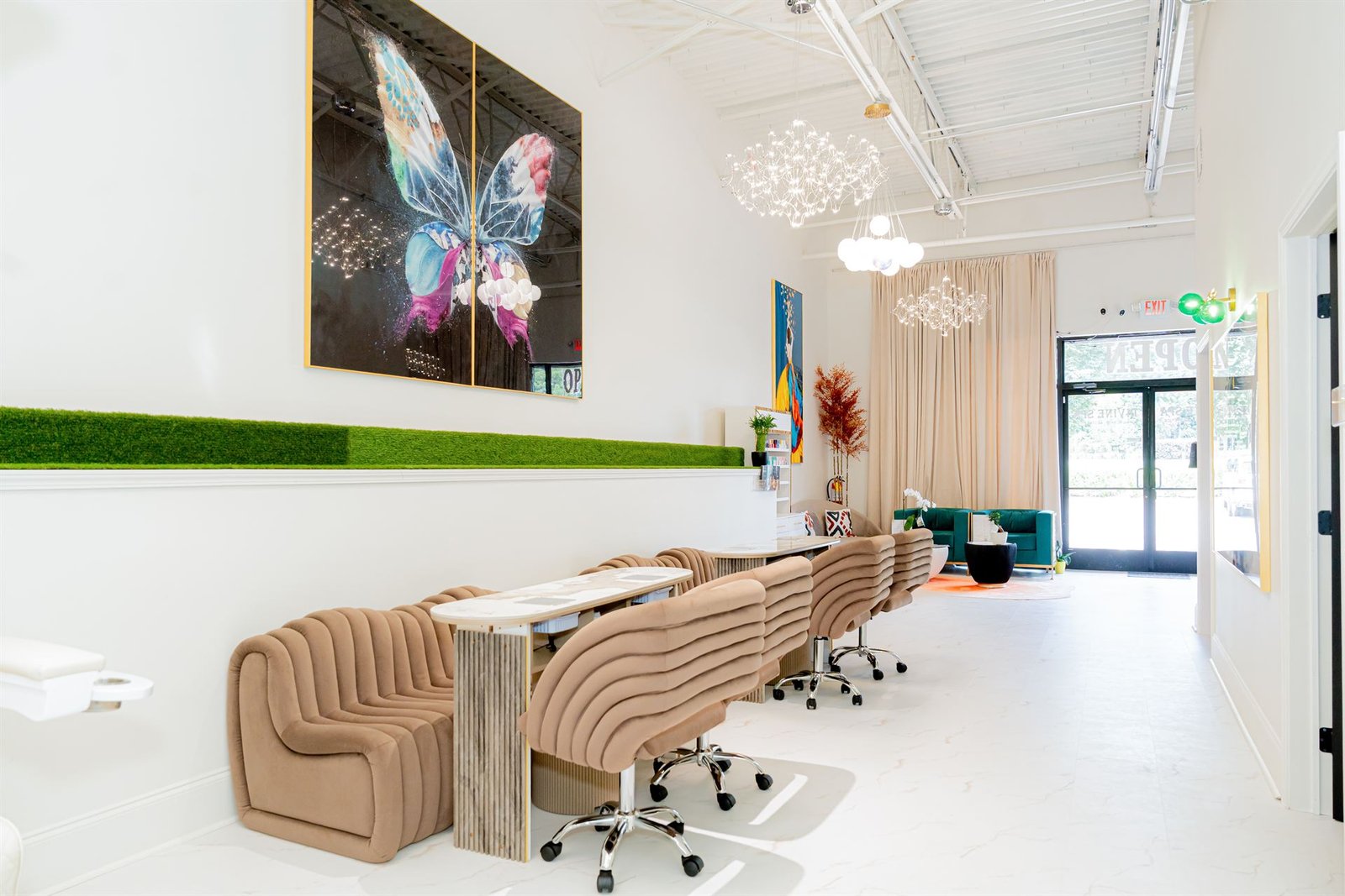 Luxury Manicure & Nail Lounge at Divine Spa
